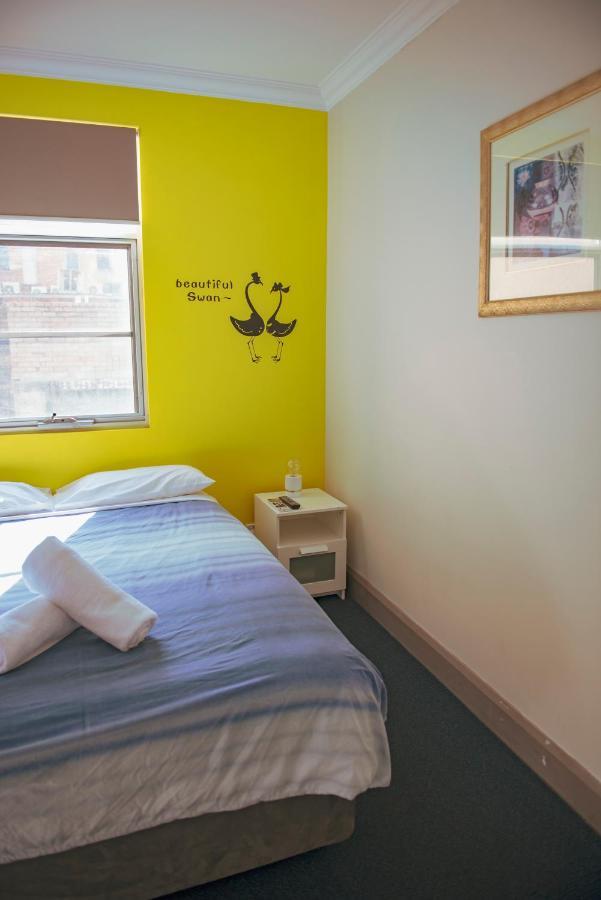 The Emperors Crown Hostel Perth Extérieur photo