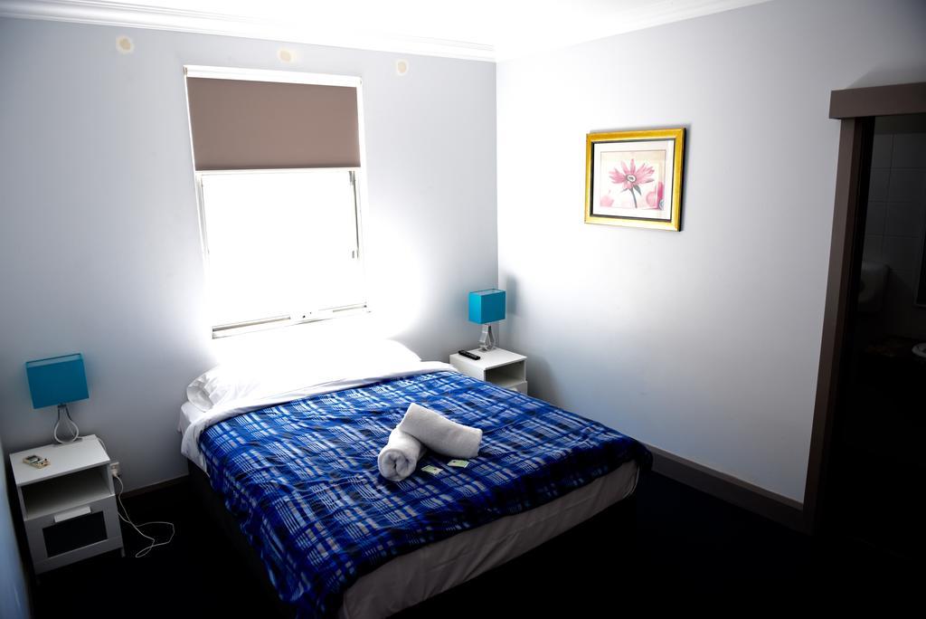The Emperors Crown Hostel Perth Extérieur photo