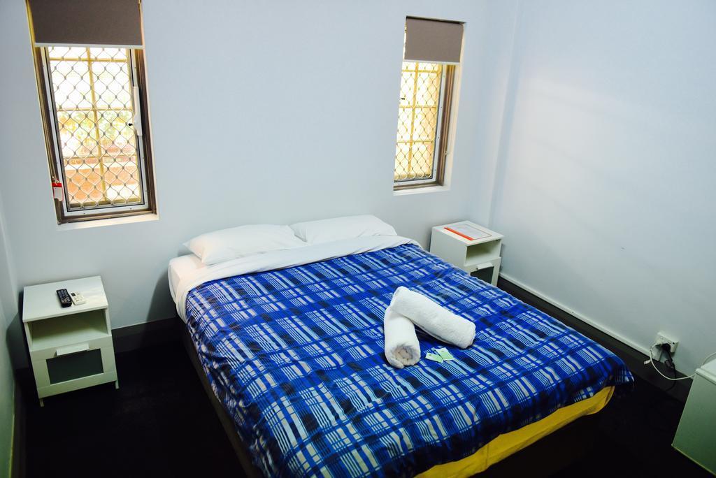 The Emperors Crown Hostel Perth Extérieur photo