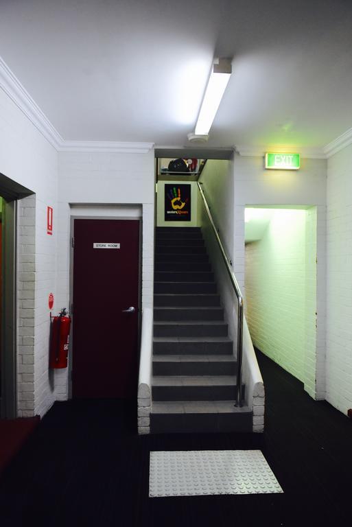 The Emperors Crown Hostel Perth Extérieur photo