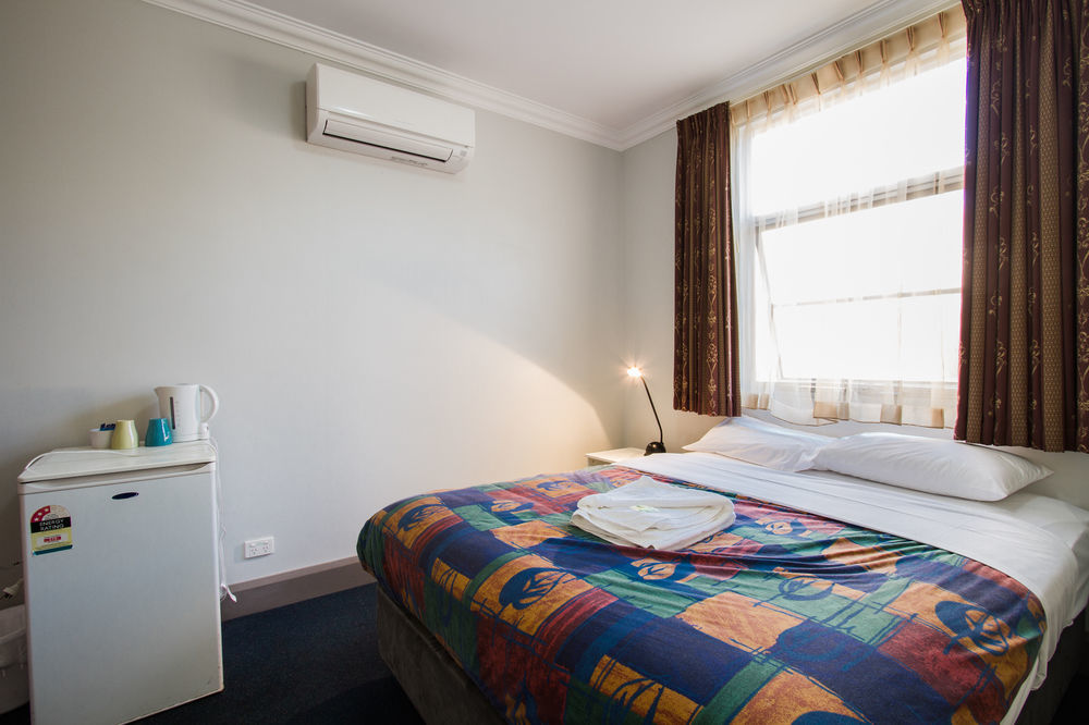 The Emperors Crown Hostel Perth Extérieur photo
