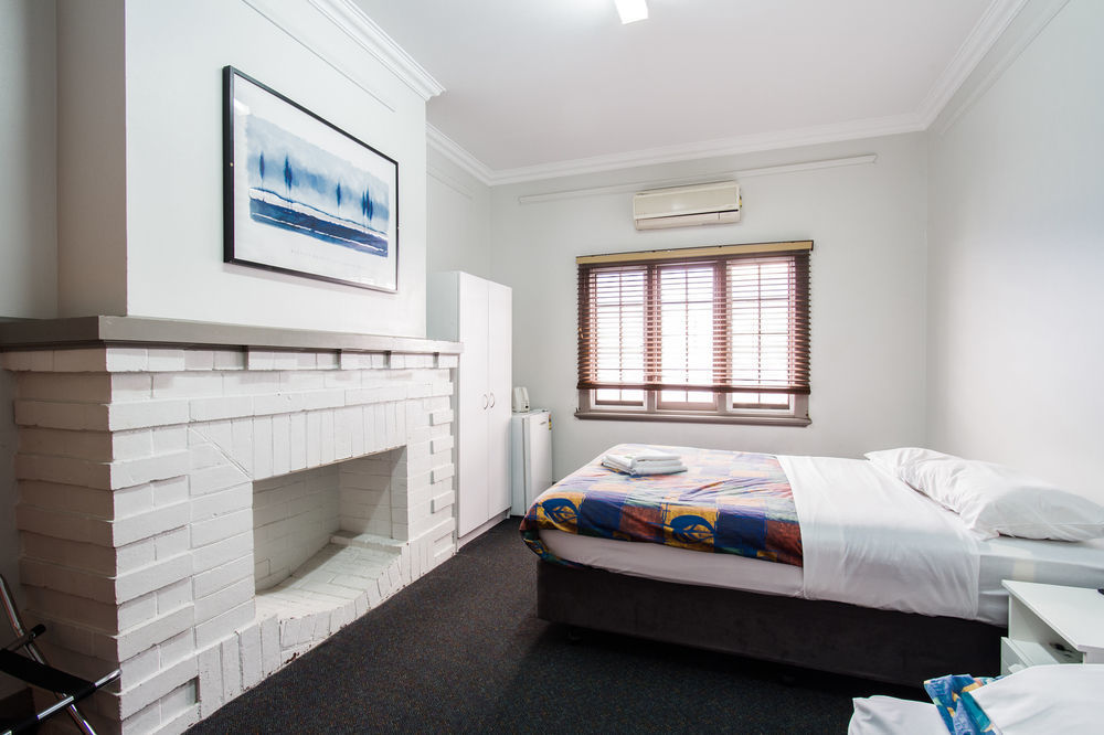 The Emperors Crown Hostel Perth Extérieur photo