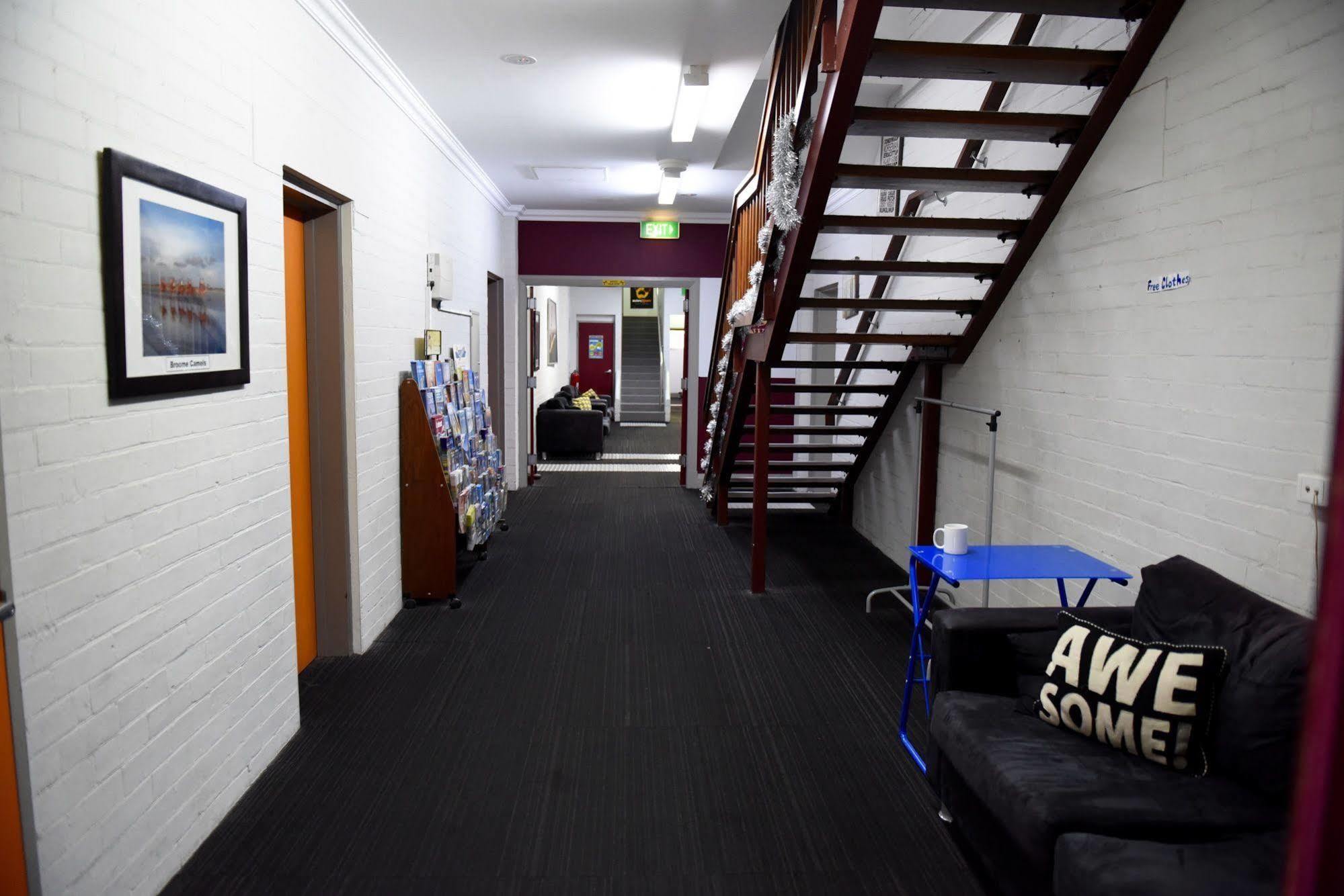 The Emperors Crown Hostel Perth Extérieur photo