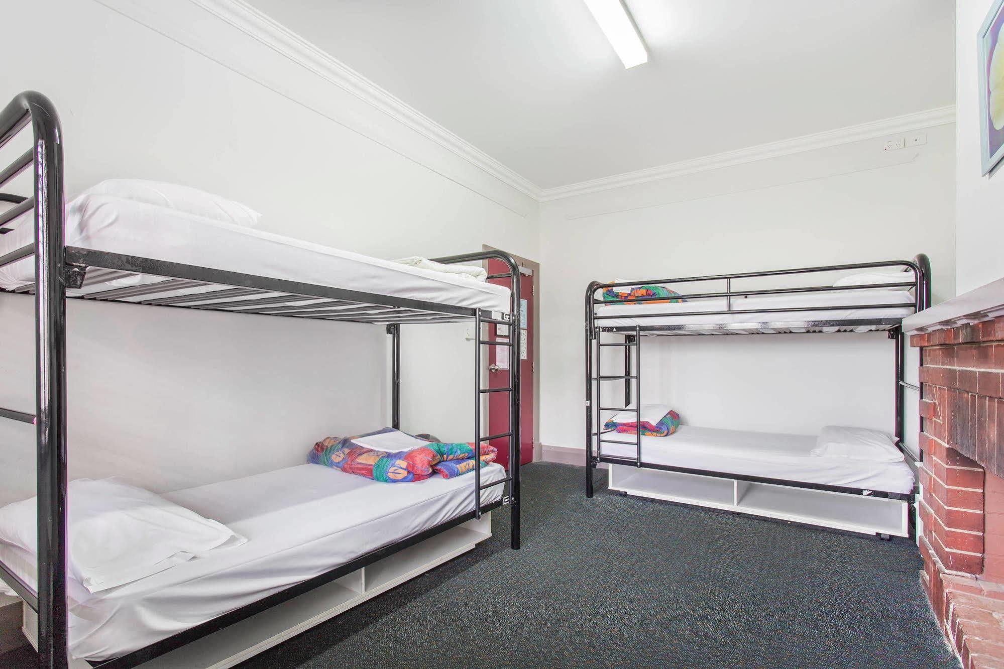 The Emperors Crown Hostel Perth Extérieur photo