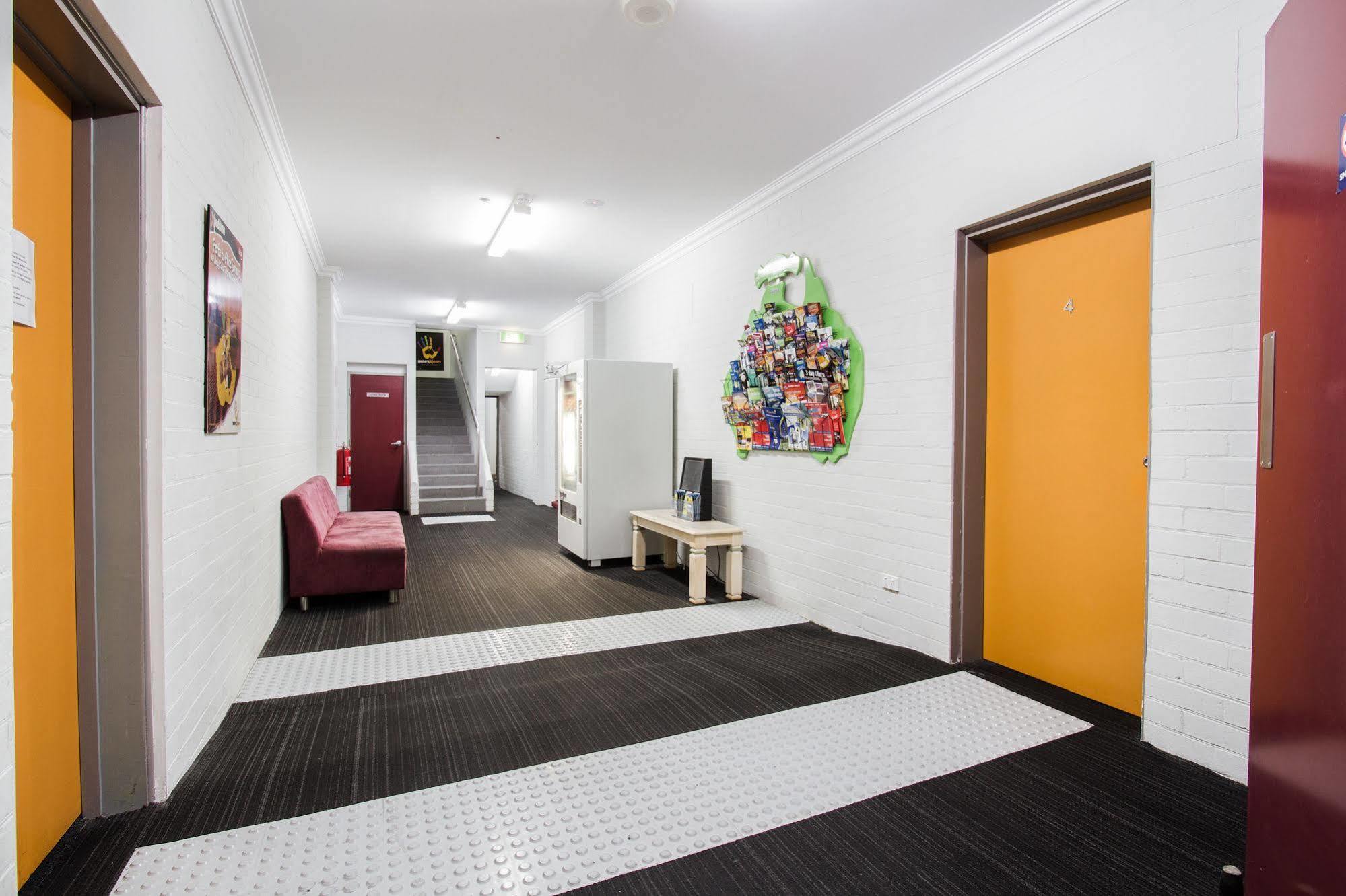 The Emperors Crown Hostel Perth Extérieur photo