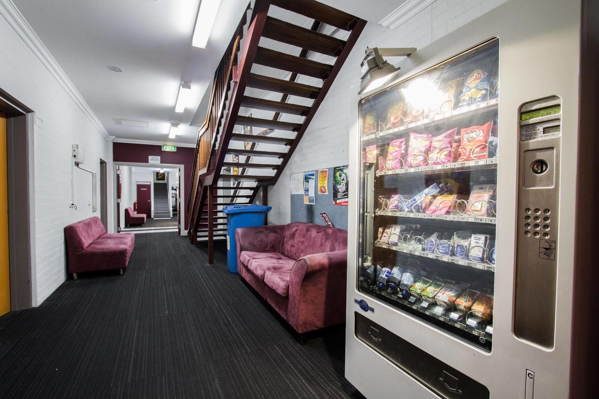 The Emperors Crown Hostel Perth Extérieur photo