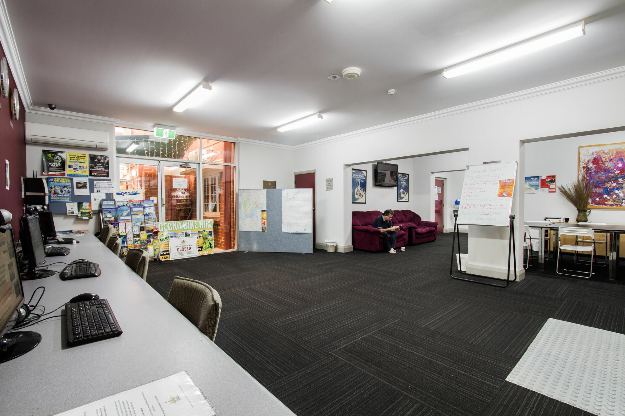 The Emperors Crown Hostel Perth Extérieur photo